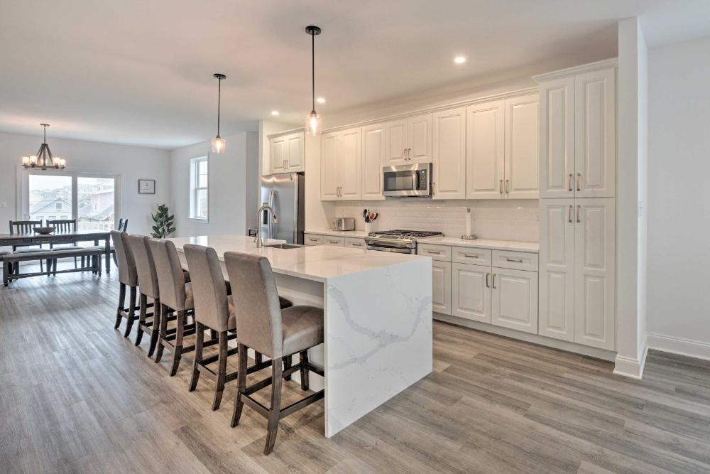 New Townhome Less Than Half Mi to Beach!